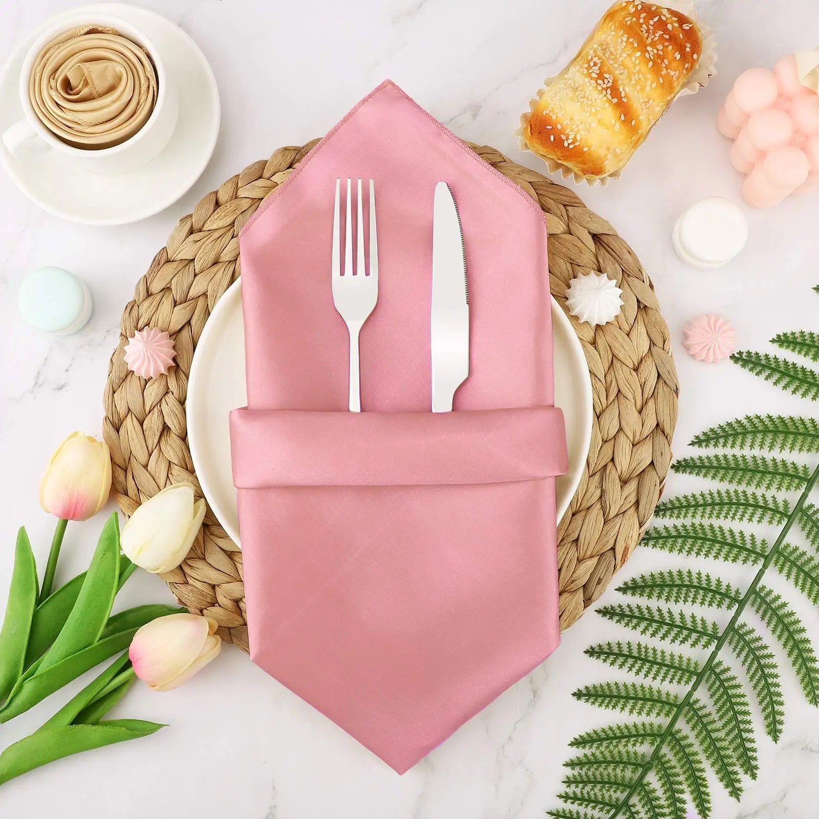 Luxusní saténové vánoční ubrousky 30x30 cm - sada 12 kusů pro elegantní dekoraci stolu 3