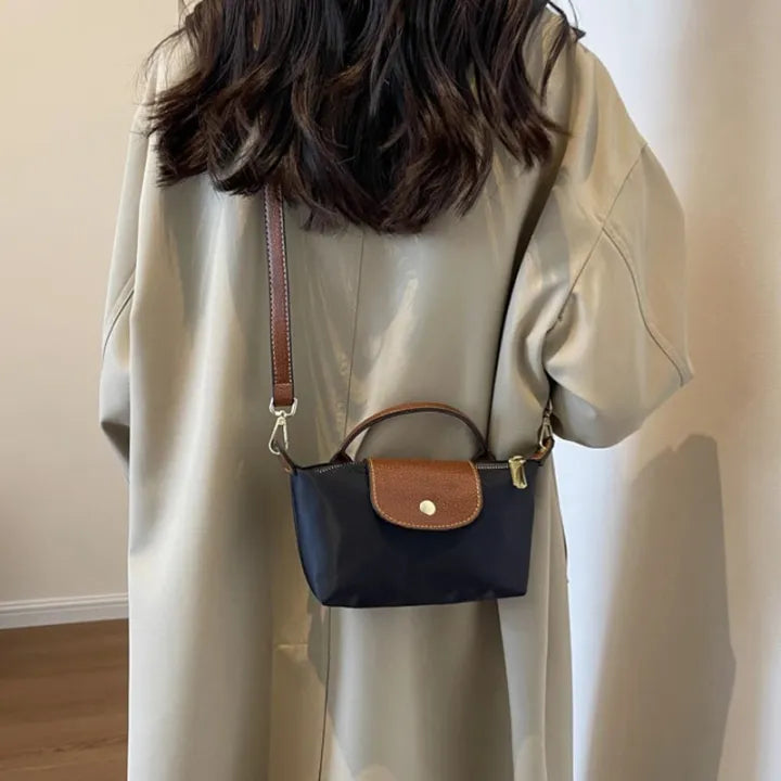Malá crossbody kabelka s nastavitelným popruhem 2