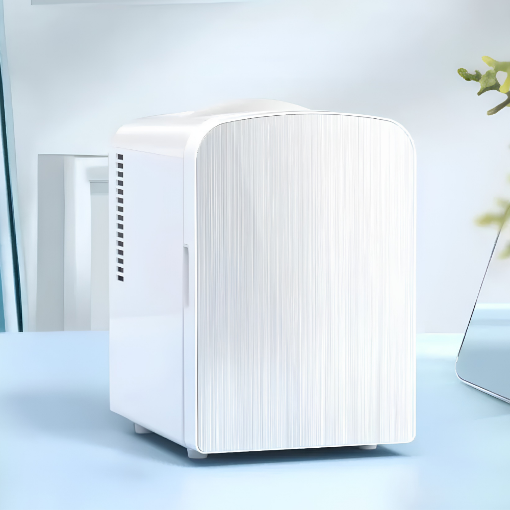 Mini lednička s mrazákem – Přenosná bílá kompaktní lednička o objemu 4 l pro péči o pleť a občerstvení 0