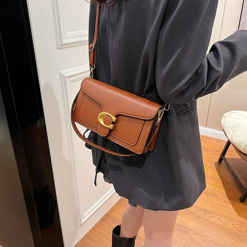 Minimalistická čtvercová kabelka přes rameno a crossbody 4