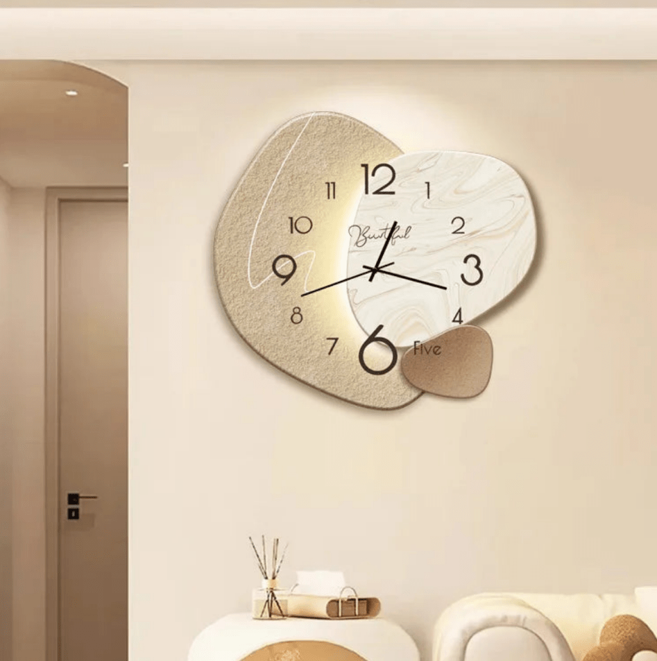 Minimalistické nástěnné hodiny s luxusním designem 1