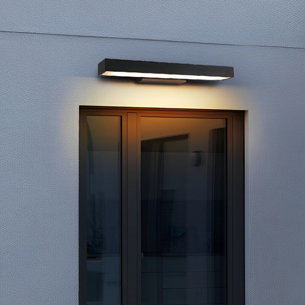Moderní LED nástěnná lampa s pohybovým senzorem a černým pouzdrem 0