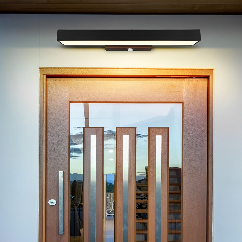 Moderní LED nástěnná lampa s pohybovým senzorem a černým pouzdrem 1