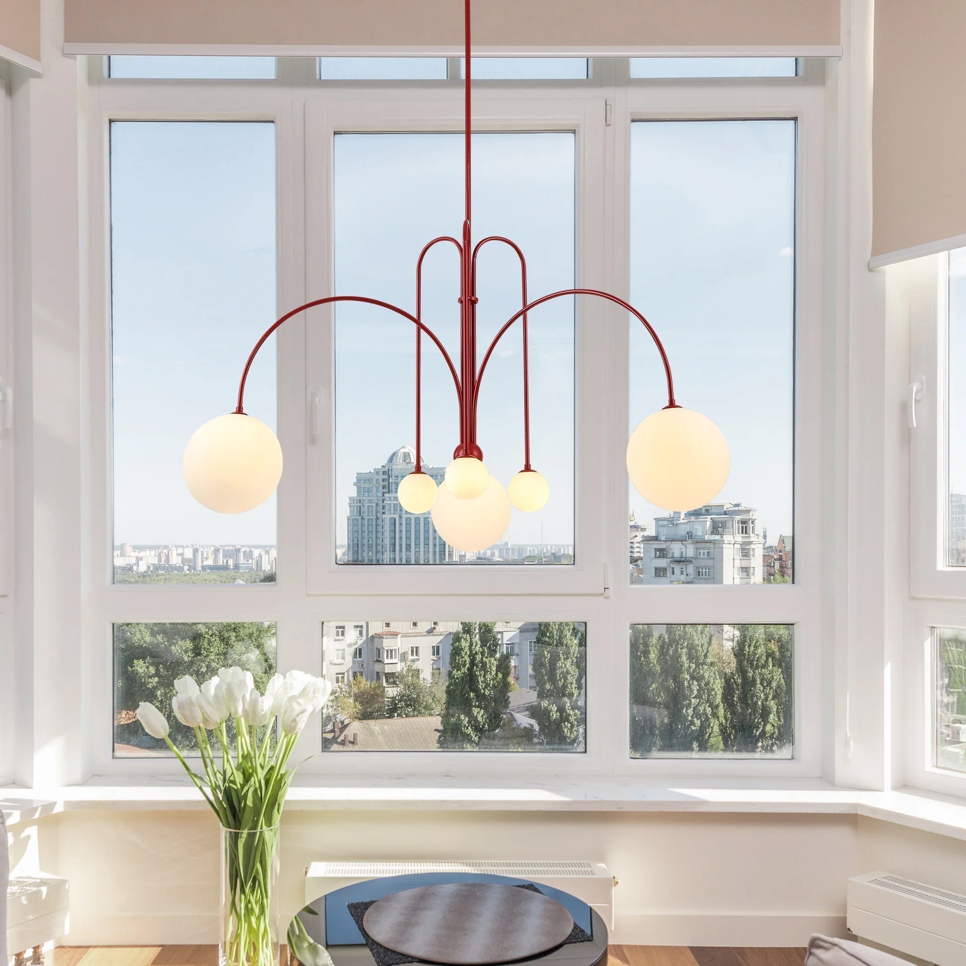 Moderní závěsná lampa Glow s elegantním designem z kovu a skla, ideální osvětlení pro obýv 1