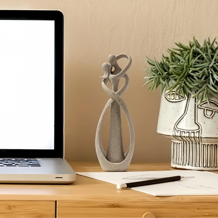 Moderní abstraktní pryskyřičná socha lásky – elegantní interiérová dekorace 3