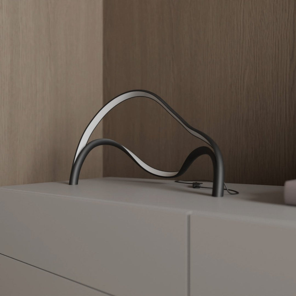 Moderní stolní lampa s integrovaným LED světlem – kompaktní design pro použití u postele nebo na stůl – kovová a akrylová povrchová úprava 3