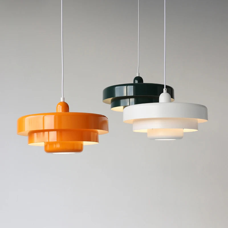 Moderní závěsná lampa s elegantním vzhledem 1