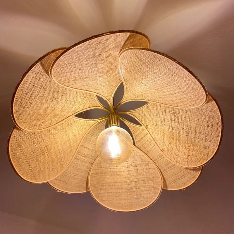 Moderní závěsná lampa ve tvaru květiny 0