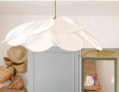 Moderní závěsná lampa ve tvaru květiny 4