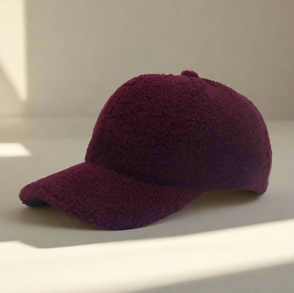 Nastavitelná zimní čepice z měkkého materiálu Teddy, která poskytuje pohodlí a styl - ideální pro chladné dny a každodenní styling 15