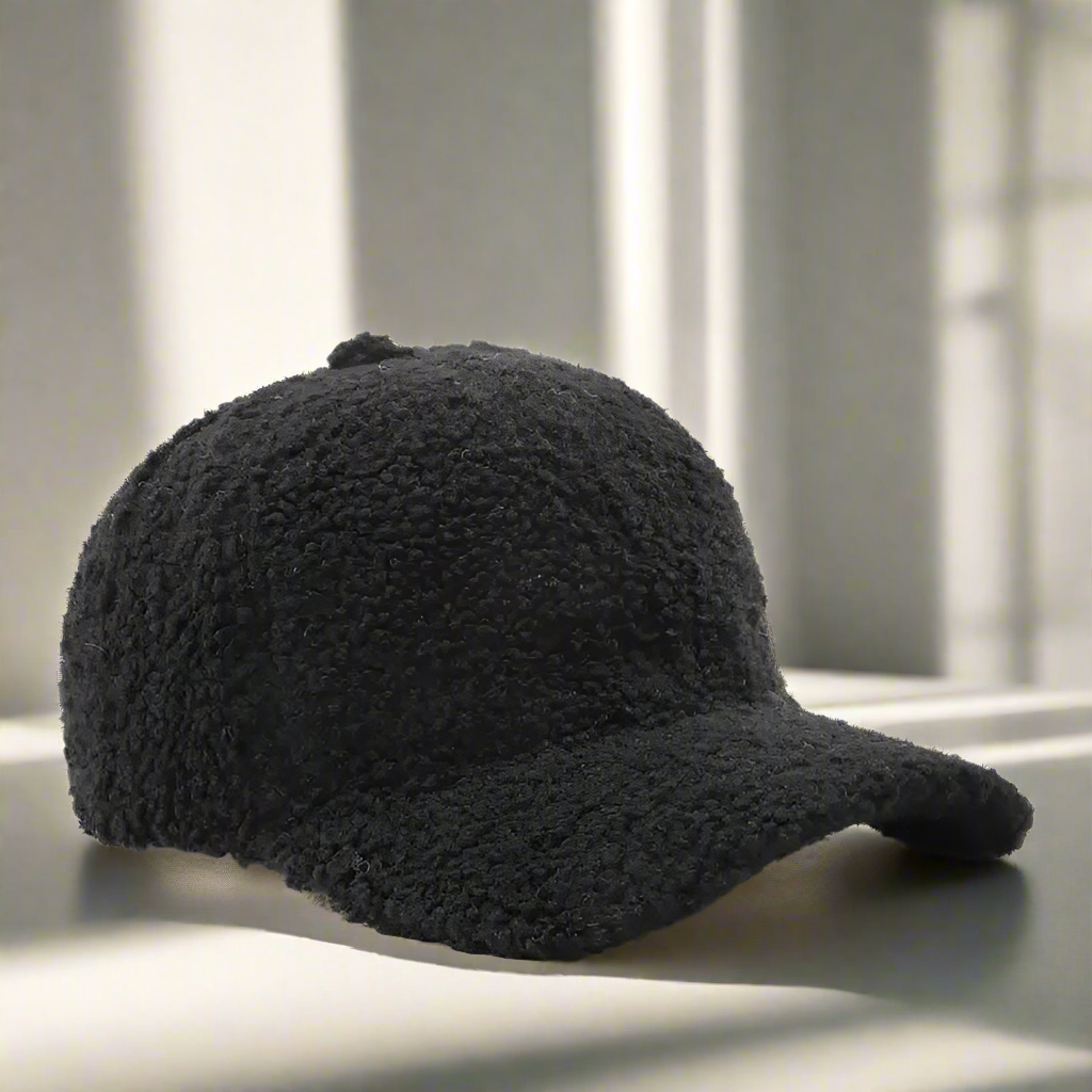 Nastavitelná zimní čepice z měkkého materiálu Teddy, která poskytuje pohodlí a styl - ideální pro chladné dny a každodenní styling 4