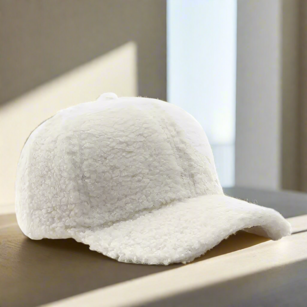 Nastavitelná zimní čepice z měkkého materiálu Teddy, která poskytuje pohodlí a styl - ideální pro chladné dny a každodenní styling 6