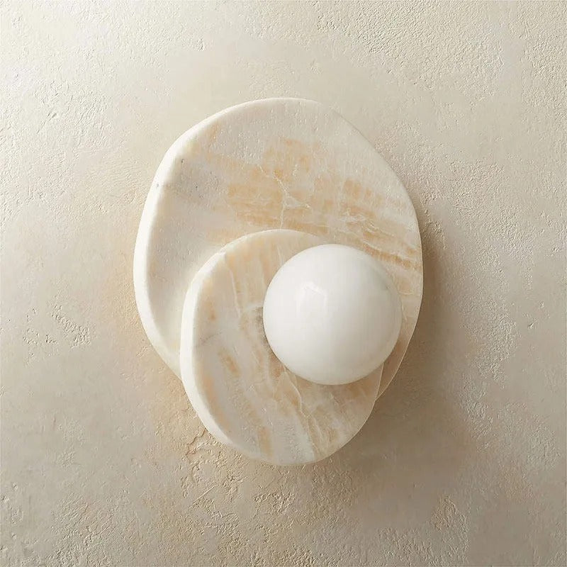Nástěnná lampa s kulovým difuzorem a travertinovým designem, moderní osvětlení pro stylové inter 1
