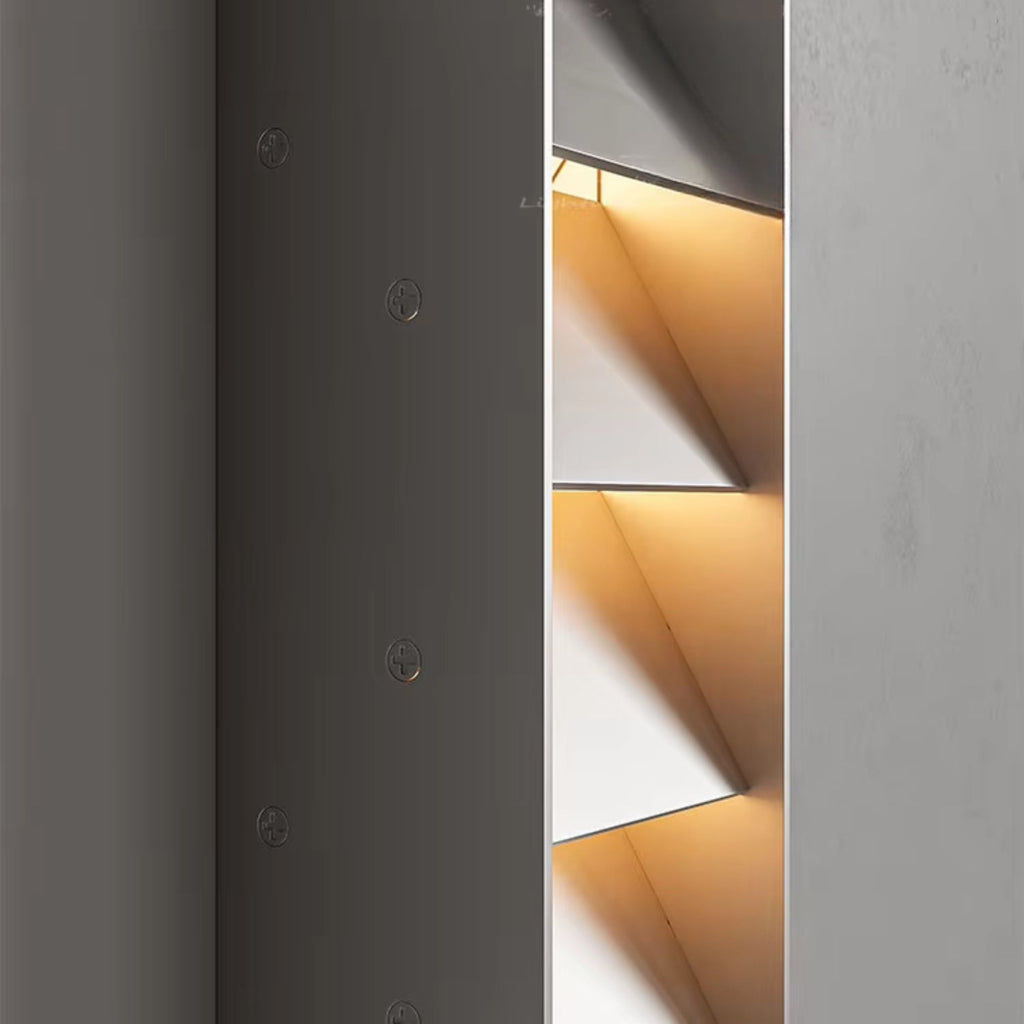 Nástěnná lampa s LED osvětlením a moderním geometrickým designem vyrobená z nerezové o 1
