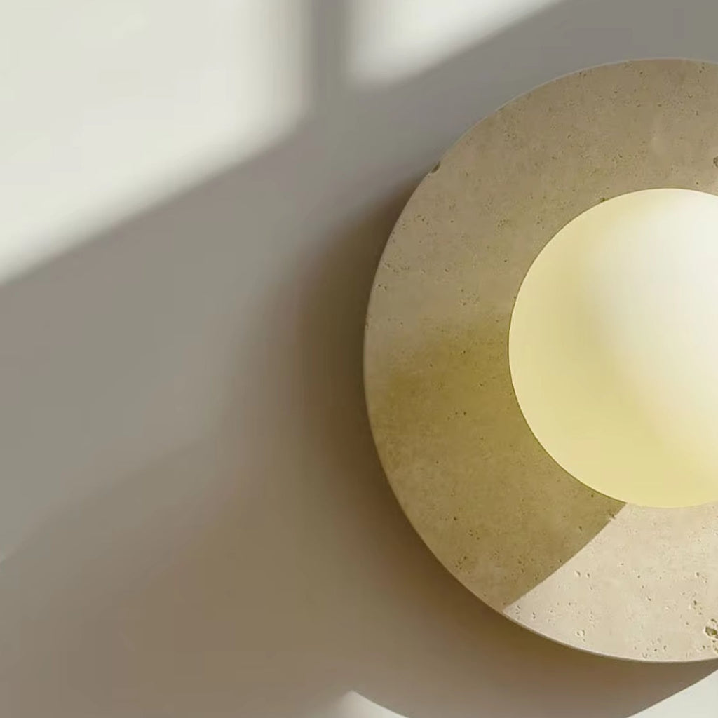Nástěnná lampa s matným sklem a přírodním kamenem, moderní design pro útulné osvětlení v 4