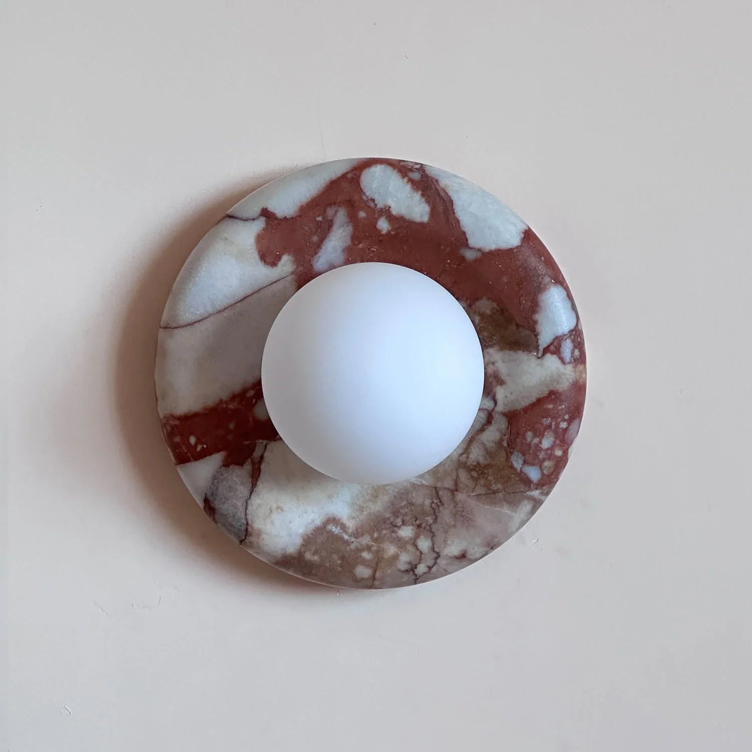 Nástěnná lampa z mramoru s matným sklem, moderní design, ideální pro uklidňující osvět 1