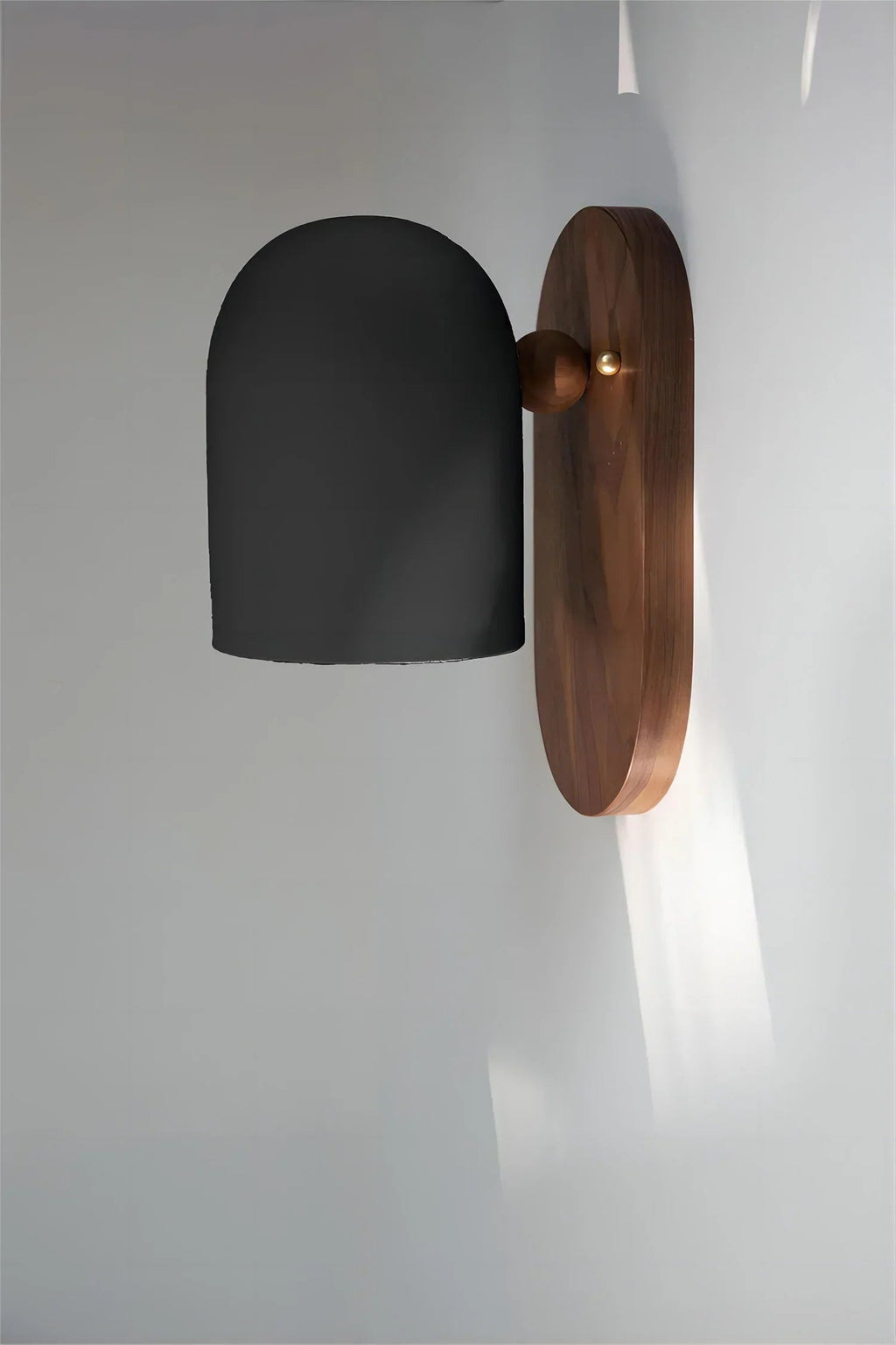 Nástěnná lampa z ořechového dřeva ve stylu wabi-sabi pro útulný interiér 7