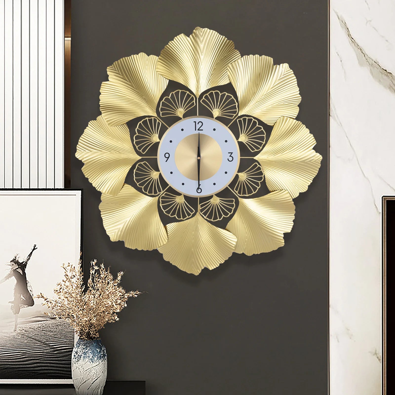 Nástěnné hodiny s tichým mechanismem a elegantním zlatým designem, inspirované moderním ginkgo 0