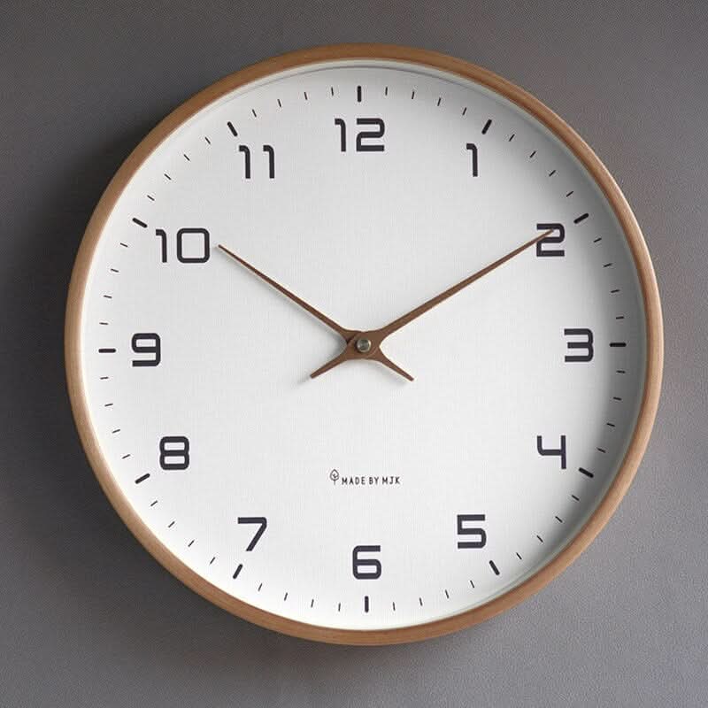 Nástěnné hodiny s tichým mechanismem z masivního dřeva v skandinávském minimalistickém design 0