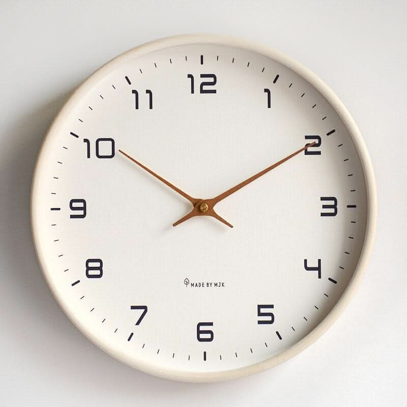 Nástěnné hodiny s tichým mechanismem z masivního dřeva v skandinávském minimalistickém design 5