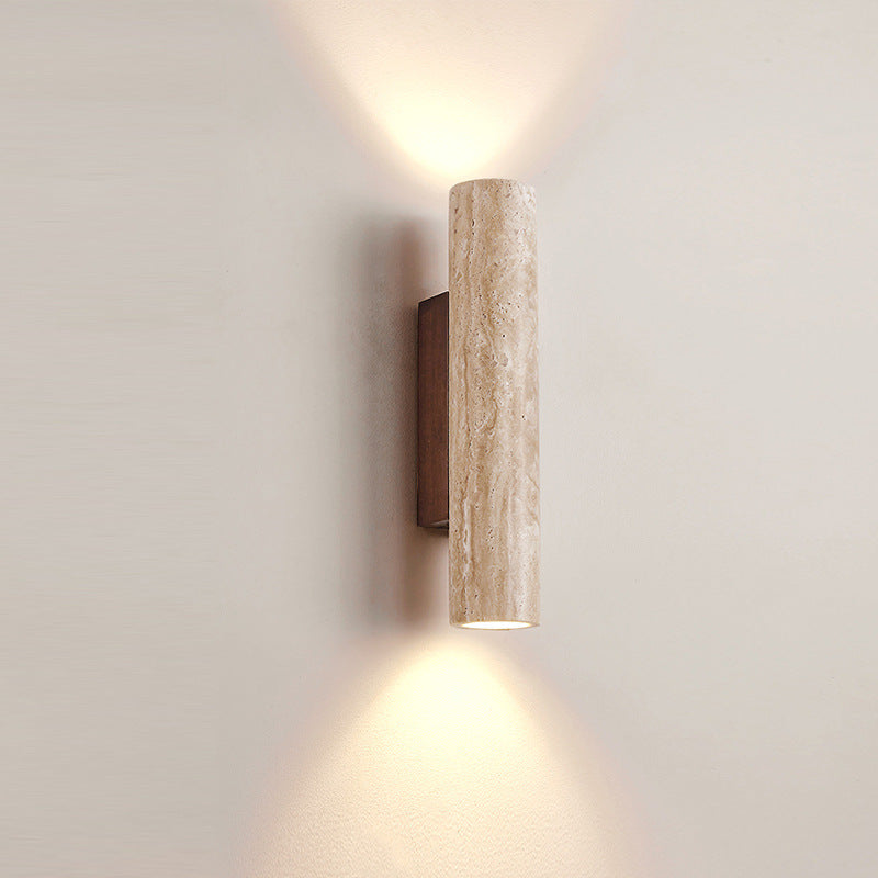 Nástěnné svítidlo z travertinu s minimalistickým japandi designem, vyzařující světlo nahoru 5
