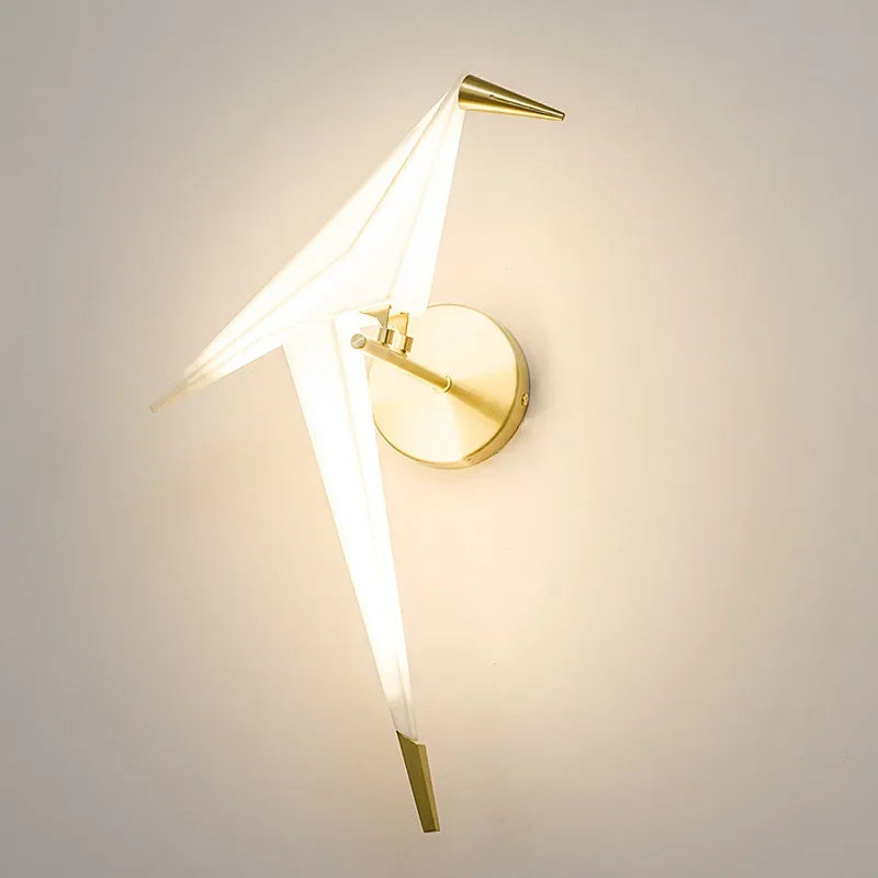 Neobvyklá nástěnná lampa s motivem kohoutku a papíru 1