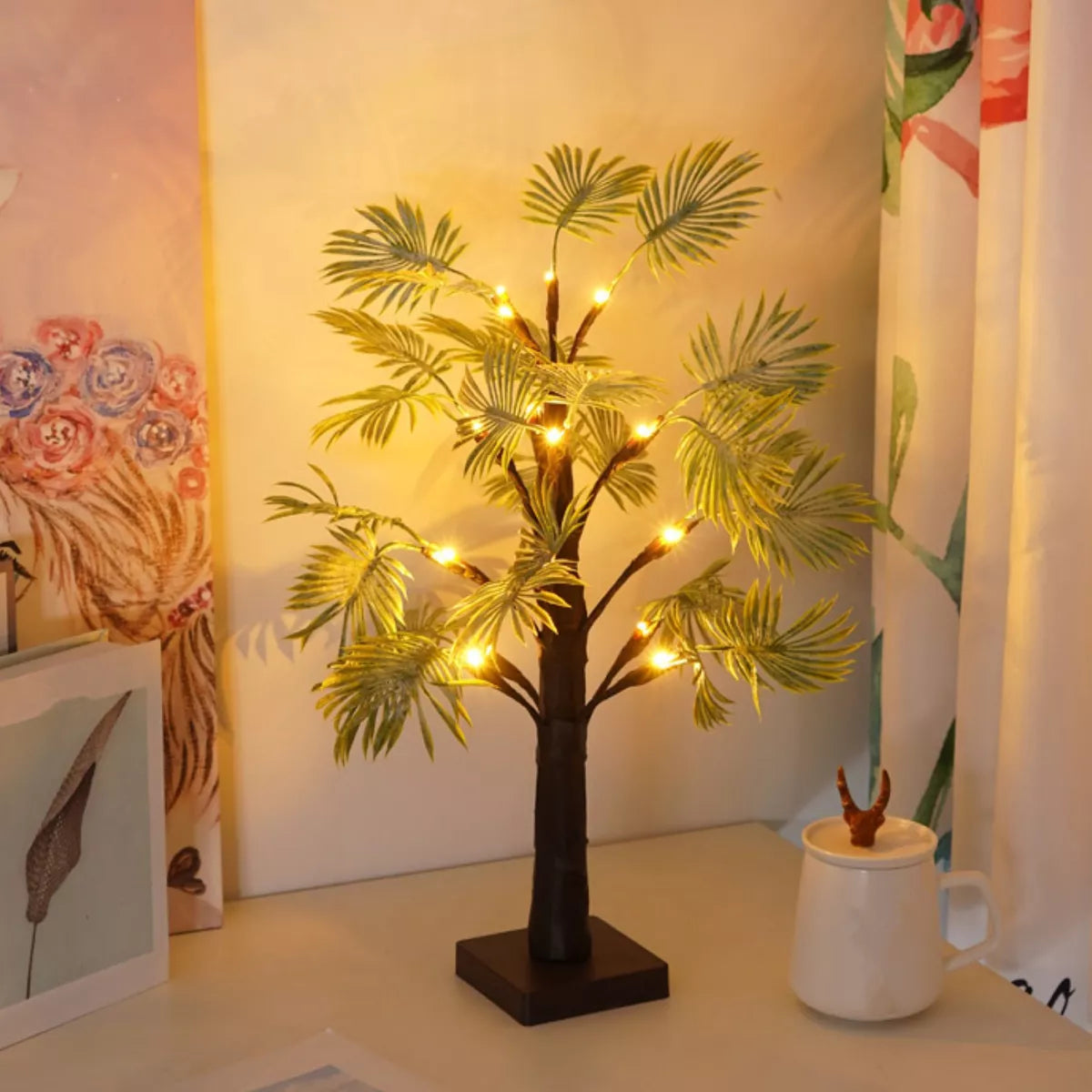 Noční Lampa ve Tvaru Palmy s Teplým LED Světlem a Bateriovým Napájením – Kompaktní Tropický Design 4