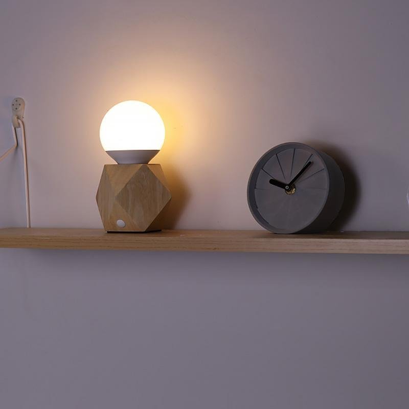 Noční lampa s dotykovým ovládáním a nabíjením přes USB – moderní design s geometrickou LED základnou 5