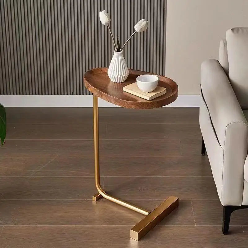 Odkládací stolek ve tvaru C s moderním skandinávským designem, černý kov a dřevo 1