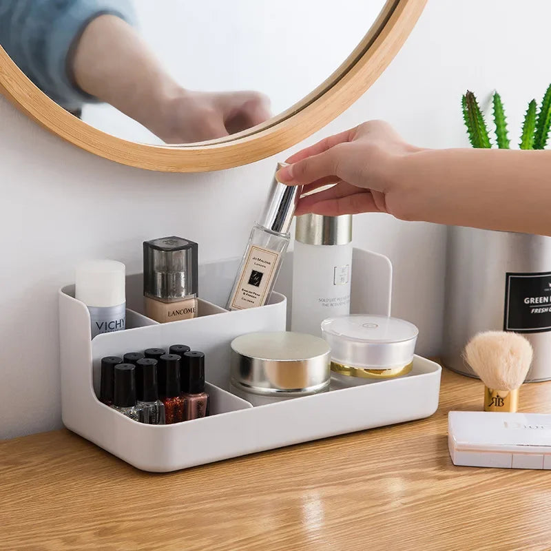 Organizér na kosmetiku a šperky - průhledný úložný box na stůl a do koupelny 4