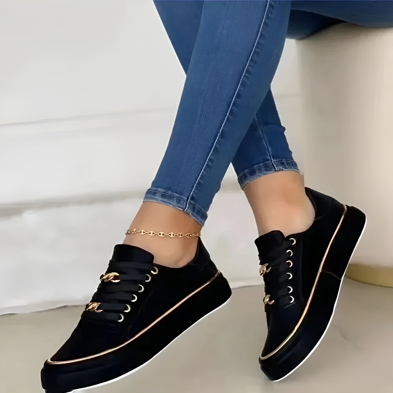 Ortopedické dámské tenisky s tlumící podrážkou a šněrováním, elegantní design se zlatými ak 5