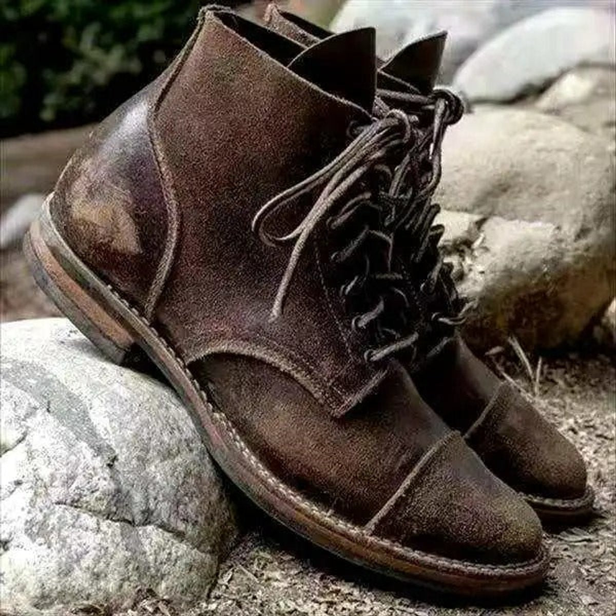 Pánské kotníkové boty s odolnou PU kůží a šněrováním dostupné v hnědé, tmav 3