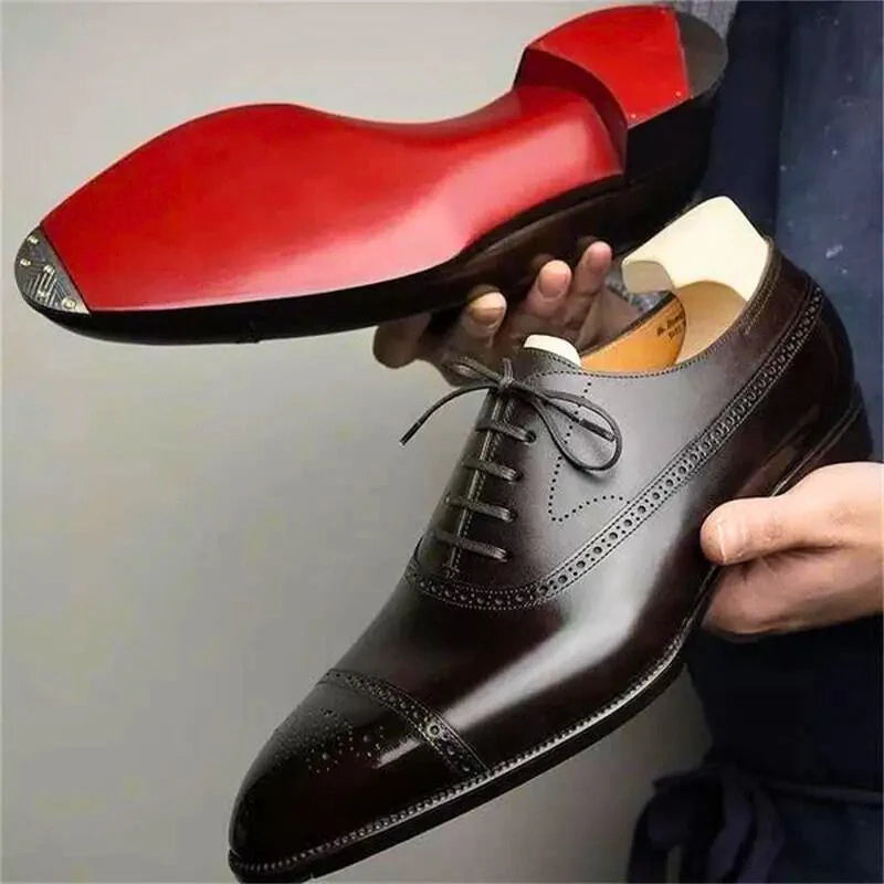 Pánské oxfordské boty s koženým svrškem a klasickým designem s kamínkovou špičkou – černé společenské boty Brogue 0