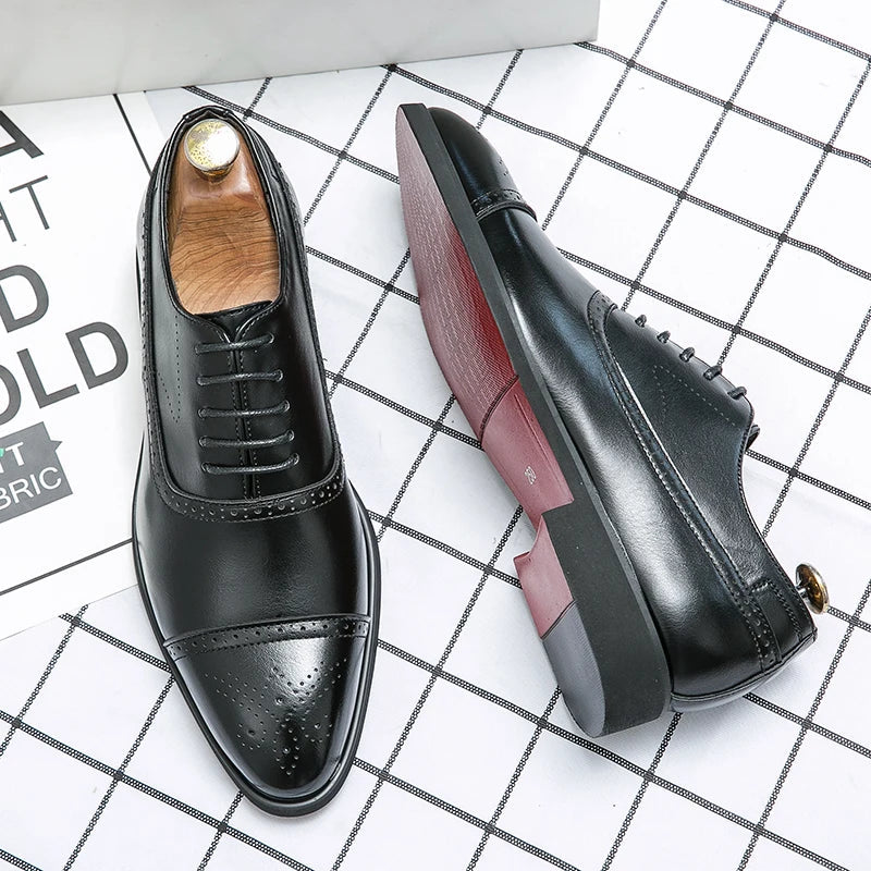 Pánské oxfordské boty s koženým svrškem a klasickým designem s kamínkovou špičkou – černé společenské boty Brogue 1