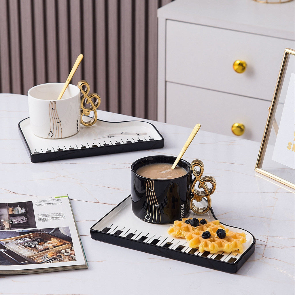 Pianissimo of taste – elegantní sada šálků a podnosů pro milovníky hudby 1