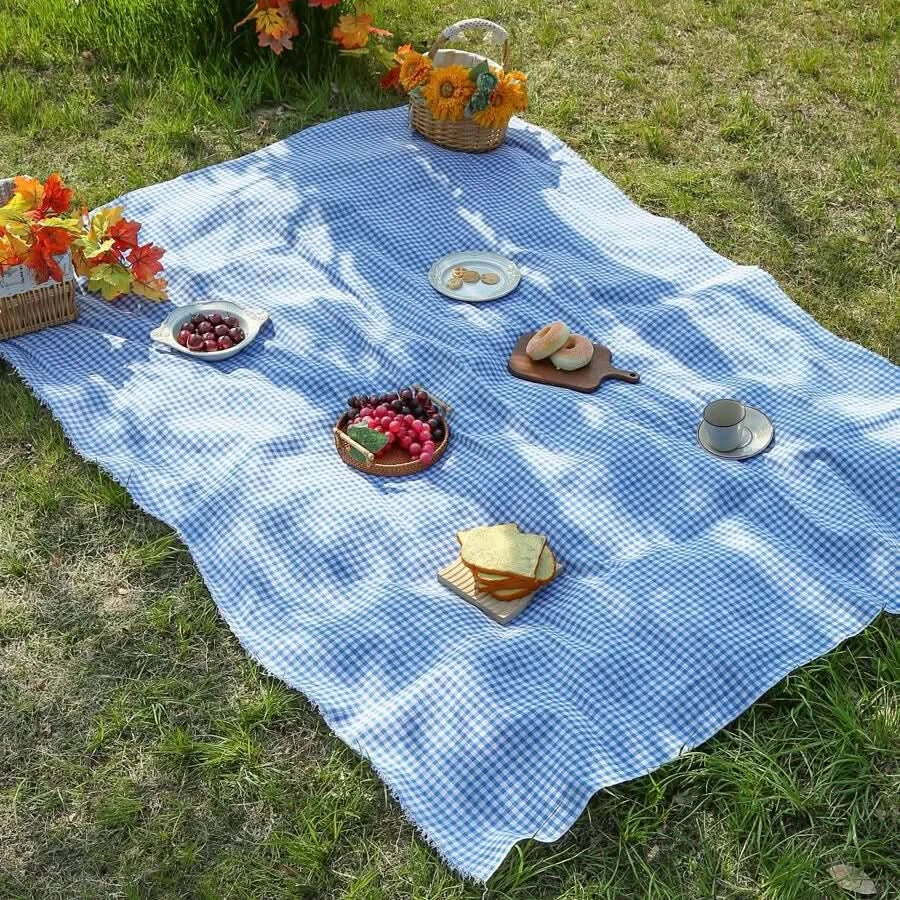 Rychleschnoucí pikniková podložka s minimalistickým kostkovaným designem, ideální pro venkovní použit 0