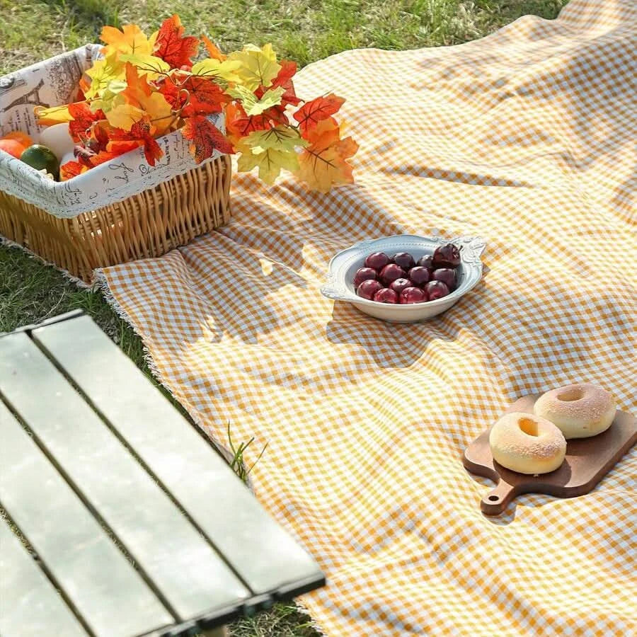Rychleschnoucí pikniková podložka s minimalistickým kostkovaným designem, ideální pro venkovní použit 8