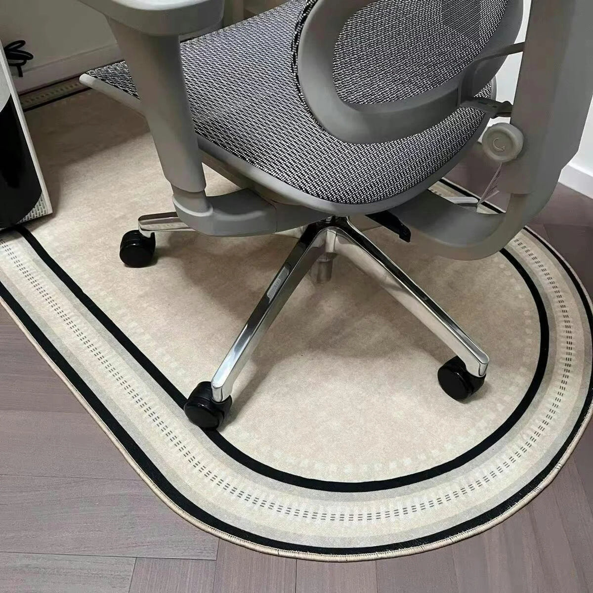 Podložka pod židli s protiskluzovou funkcí a geometrickým vzorem, rozměry 80x160cm 1