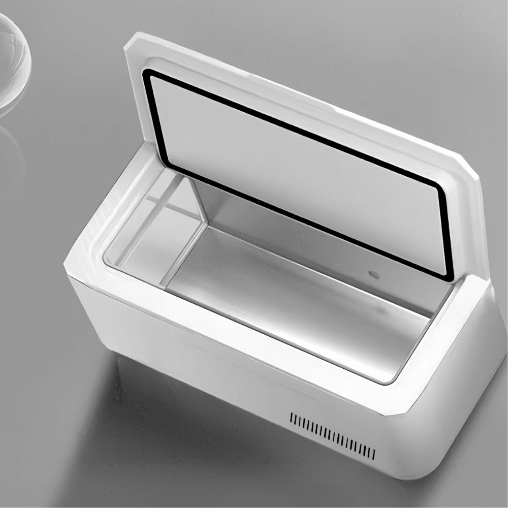 Přenosná mini lednička s USB portem, dobíjecí baterií a LED displejem – kompaktní design pro cesty i stolní použití 0