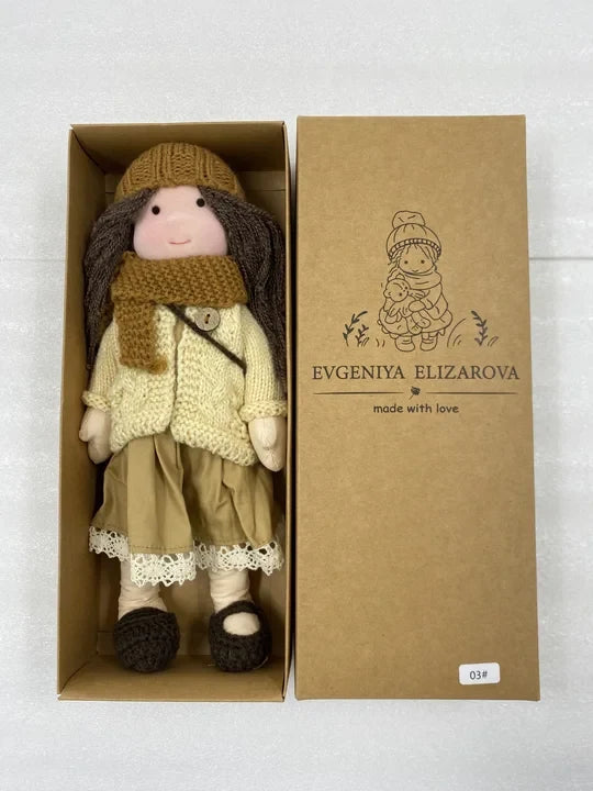 Ručně vyrobená waldorfská panenka z přírodních materiálů, měkká a udržitelná 4