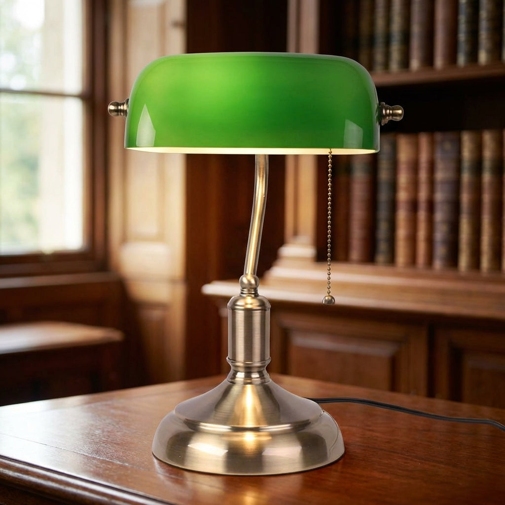 Skleněná stolní lampa s ručně vyrobeným stínidlem a leštěnou kovovou základnou – klasický design do obývacího pokoje 1