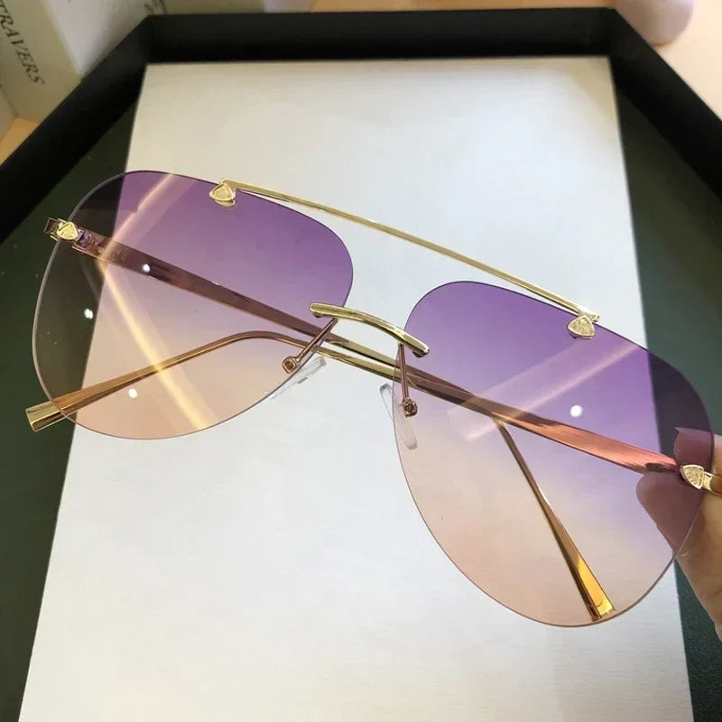 Sluneční brýle aviator bez obrouček, unisex model v černé a hnědé barvě, s gradientními 2