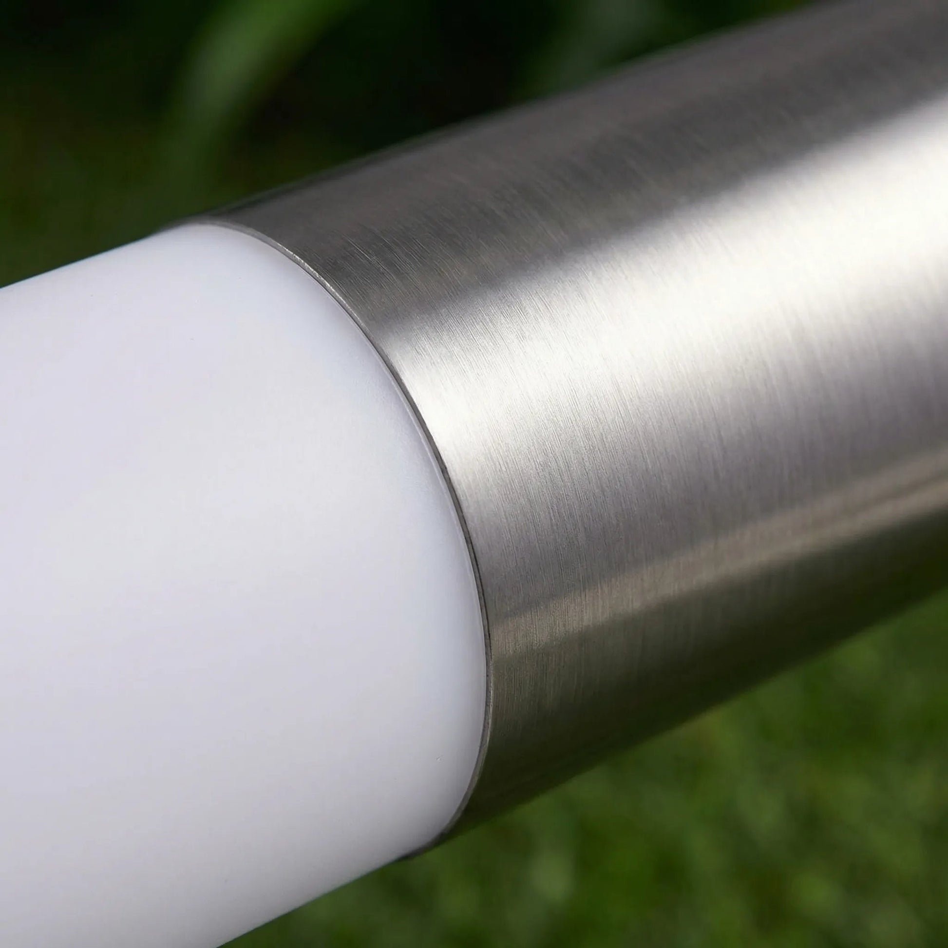 Solární LED zahradní lampy s automatickým přepínáním - válcové, teplé bílé světlo, odolné vůči povětrnostním vlivům 3