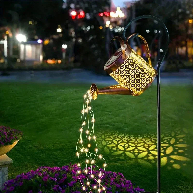 Solární závěsná lampa s vodotěsnou konstrukcí a retro kovovým designem, ideální pro LED osvětlení 0