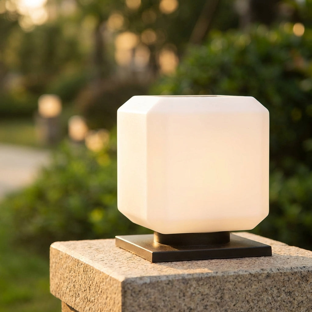 Solární venkovní lampa s kovovou konstrukcí – minimalistická skandinávská lampa do domácnosti, 10 cm x 10 cm 1