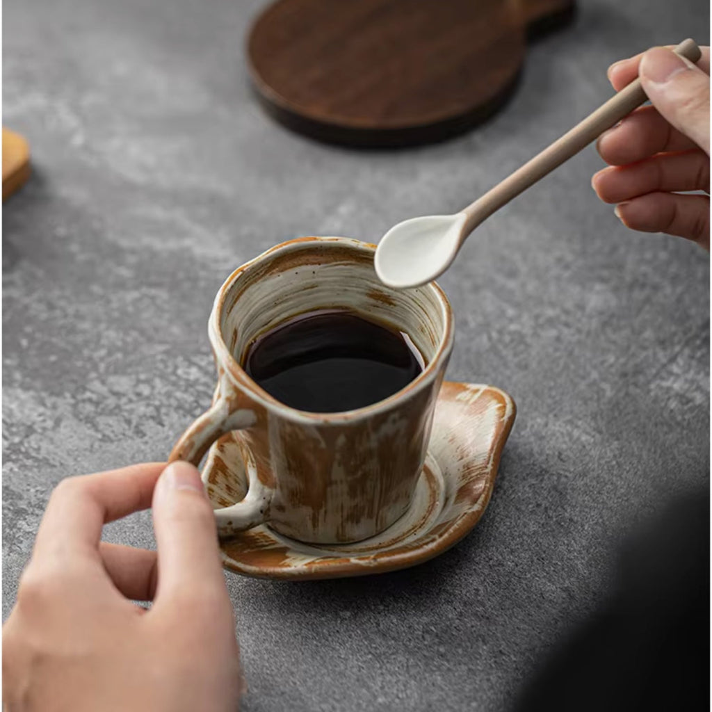 Ručně vyrobený porcelánový stojan na kávu s keramickým odkapávačem a dřevěným 7
