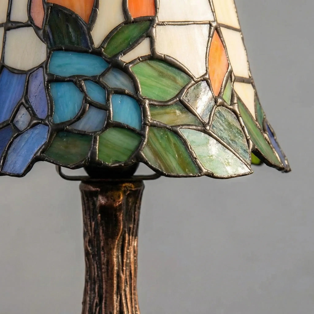 Stolní lampa z vitrážového skla s LED osvětlením, stínidlem a podstavcem z kartáčovaného niklu – moderní design do obývacího pokoje 3