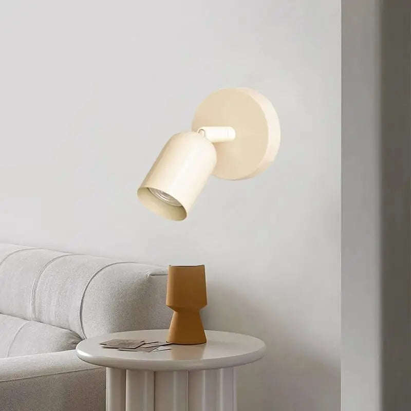 Stylová nástěnná lampa Macaron poskytuje atmosférické osvětlení 0