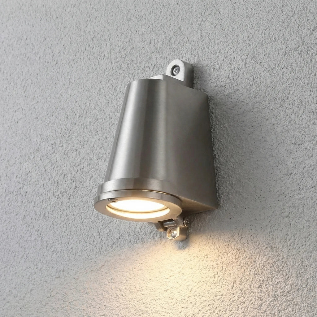 Venkovní nástěnná lampa s teplým světlem v kovovém pouzdře – kompaktní design do zahrady a na terasu 0