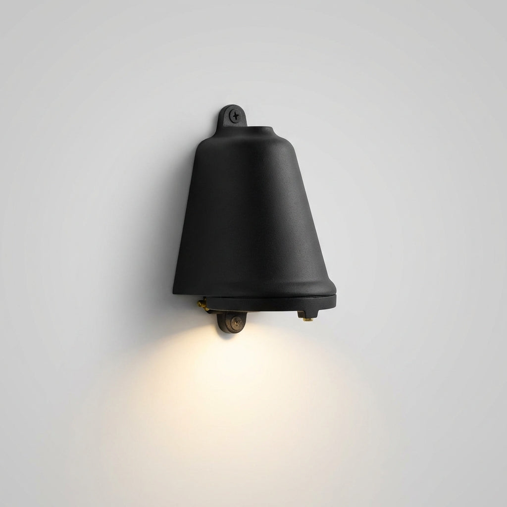 Venkovní nástěnná lampa s teplým světlem v kovovém pouzdře – kompaktní design do zahrady a na terasu 2